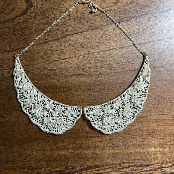 White Bridal Collar Necklace - White Lacey Floral & Crystal - Picture 3 of 3